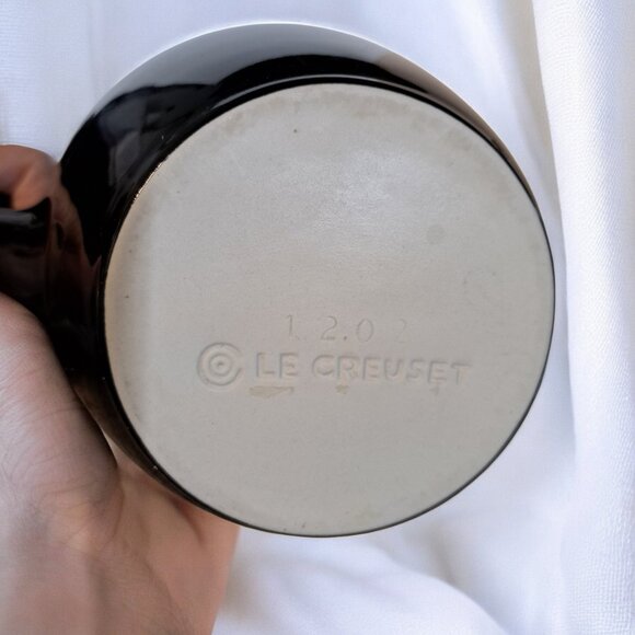 Le Creuset Stoneware Large 2Qt Pitcher Water Jug Black 9" Tall 12-25 - Picture 15 of 16